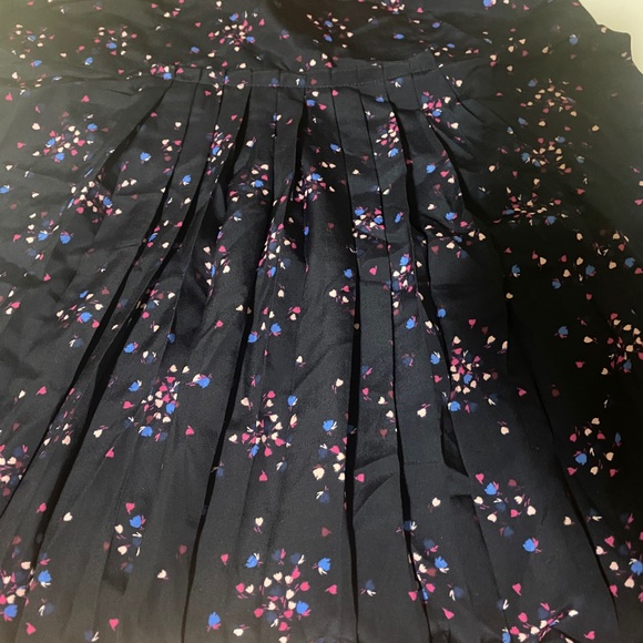 Floral platted skirt - Picture 2 of 9